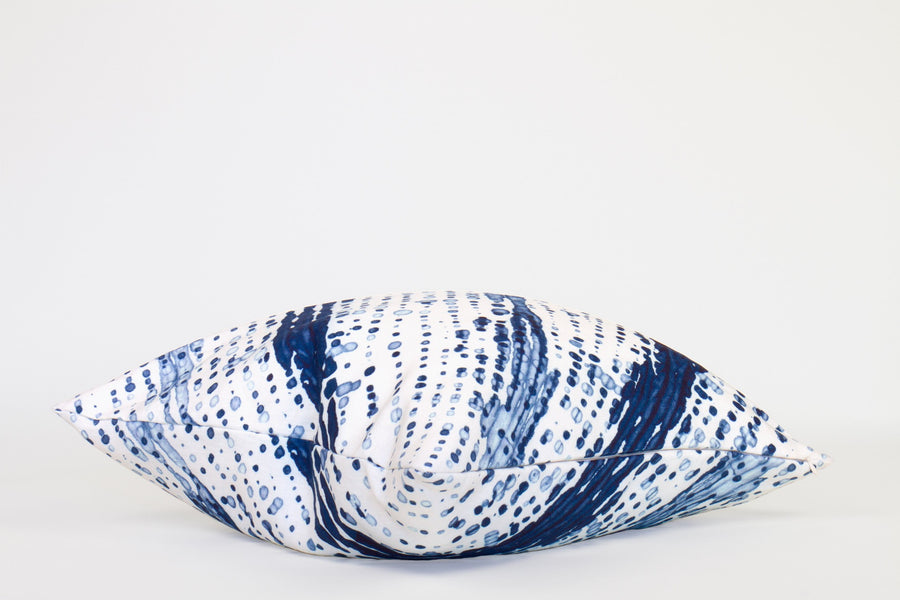 Side view 20” x 20” 100% linen glissando shibor pillow in marine blue with hidden zipper