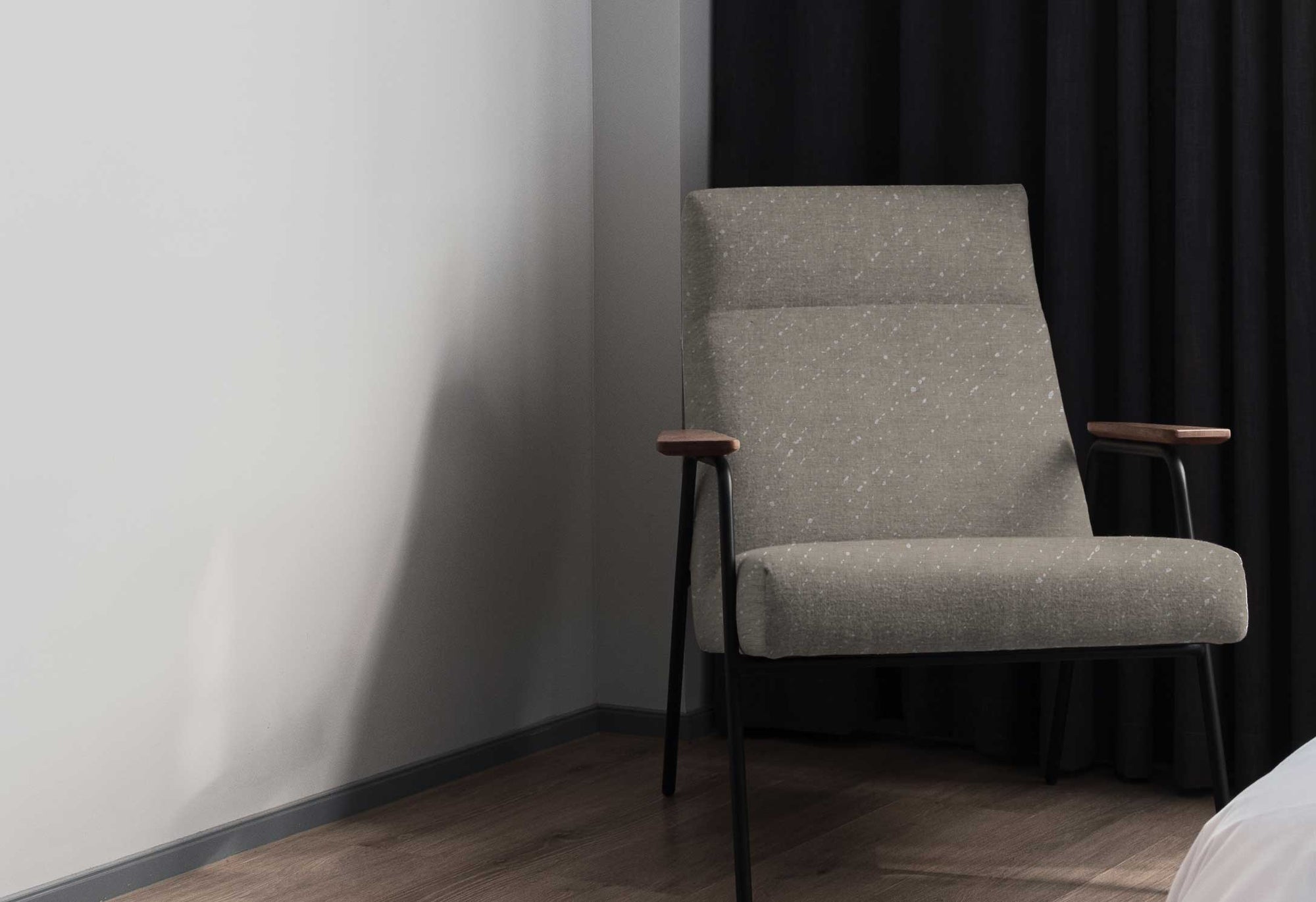 Venable Moore Staccato Sbiancato Shibori linen in flax upholstered on a chair in a bedroom