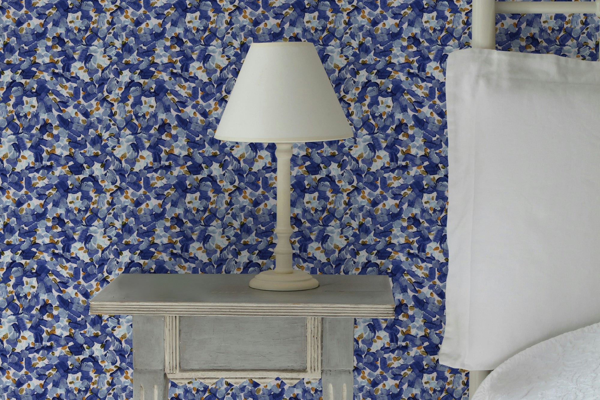 Chintz Moderne wallpaper in Azure by Venable Moore installed in a bedroom