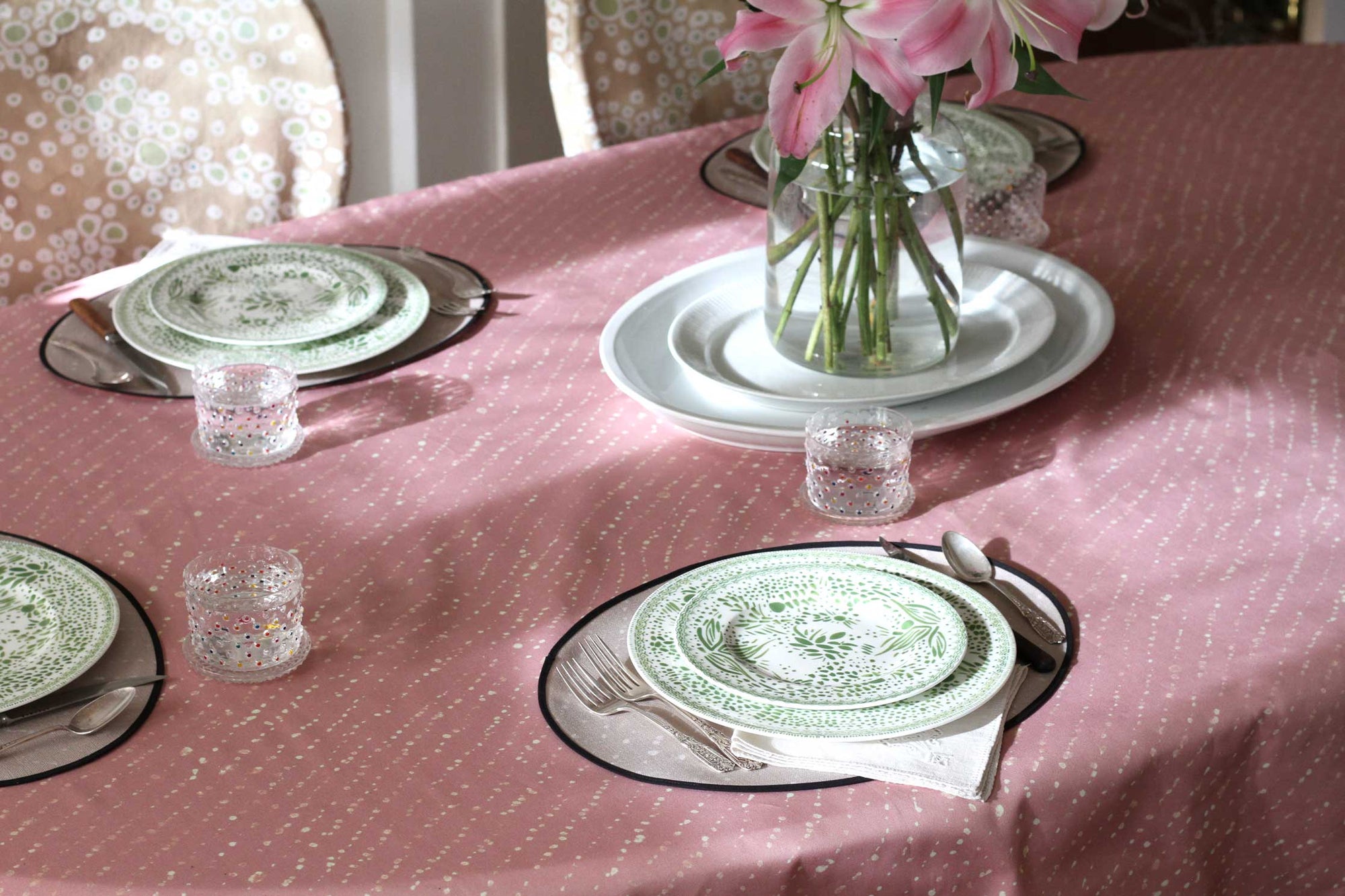 Staccato Decolorato Shibori Rose Clay Cotton tablecloth by Venable Moore with Mosaic Garden grass plates and flowers