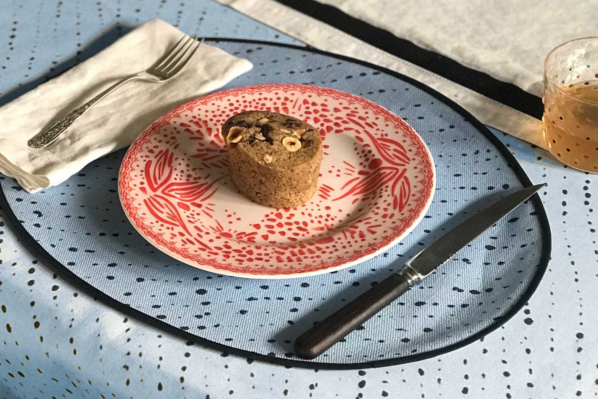 'Staccato Nero' Shibori linen placemat and tablelcloth in Sky with Mosaic Garden porcelain plate in Orchid
