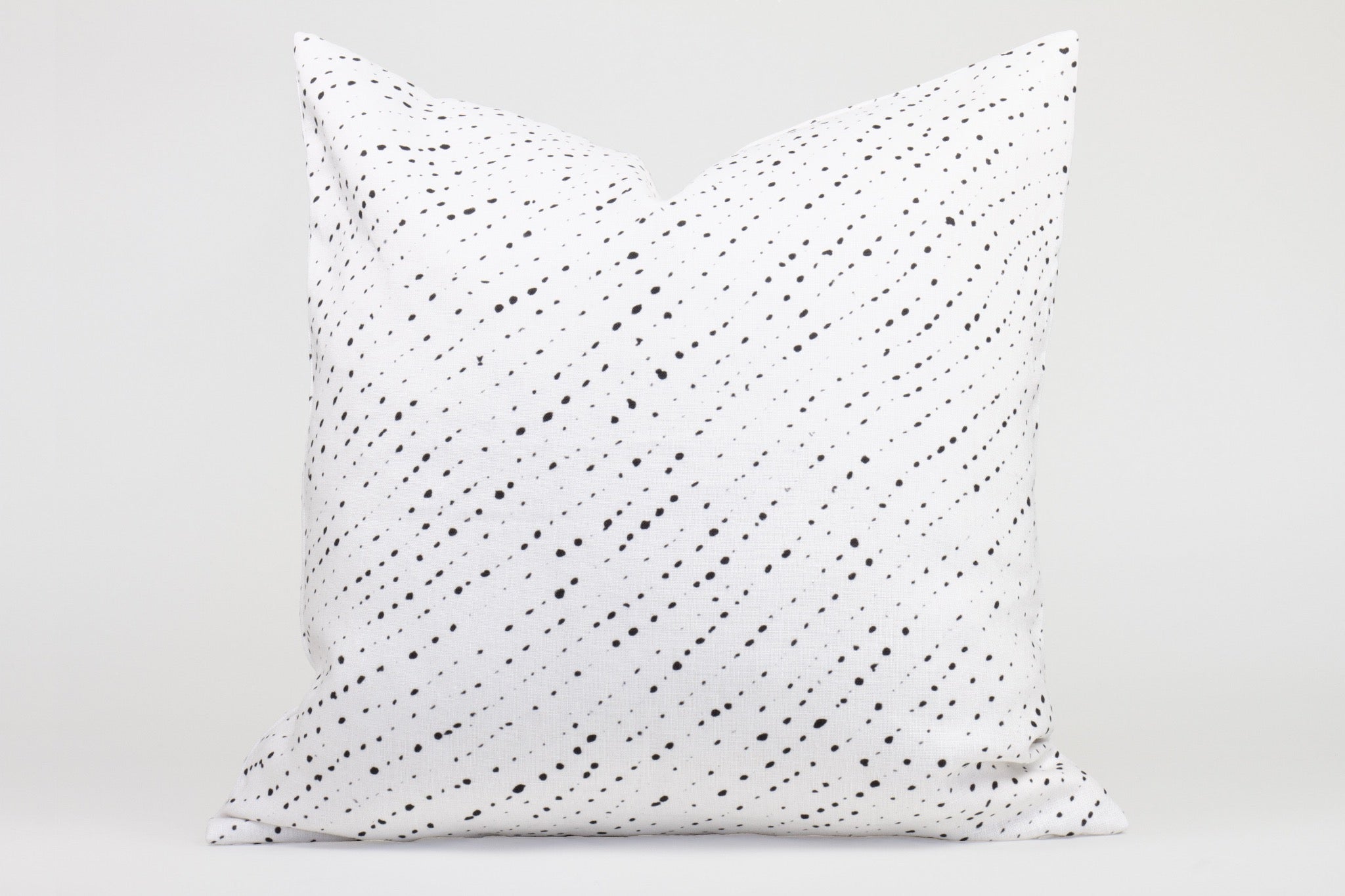 20” x 20” 100% linen reversible staccato nero shibori pillow in alabaster white