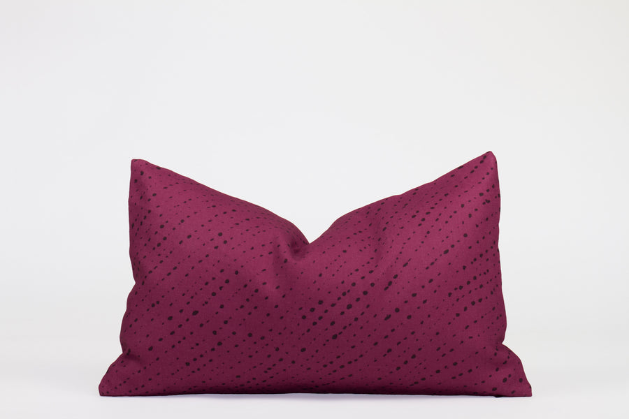 12” x 20” 100% linen reversible staccato nero shibori pillow in cerise pink