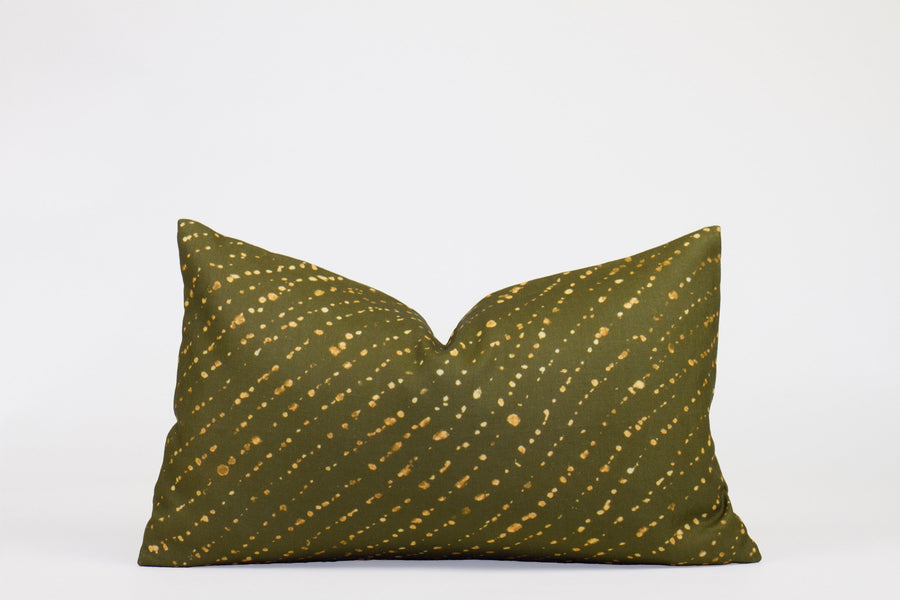12” x 20” 100% linen reversible staccato decolorato shibori pillow in fern green