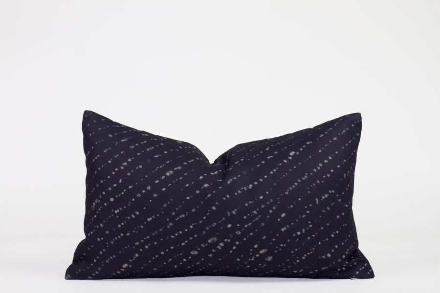12” x 20” 100% linen reversible staccato decolorato shibori pillow in midnight blue