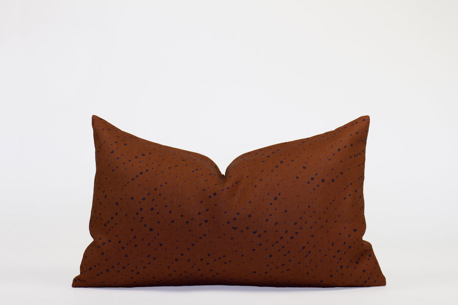 12” x 20” 100% linen reversible staccato nero shibori pillow in russet brown