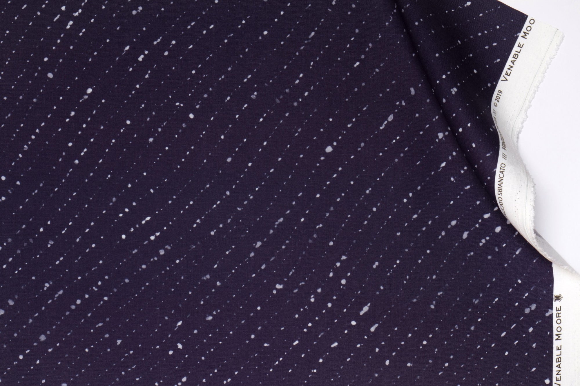 Venable moore 100% european linen staccato sbiancato shibori fabric by the yard in deep sapphire blue with top fold against white background