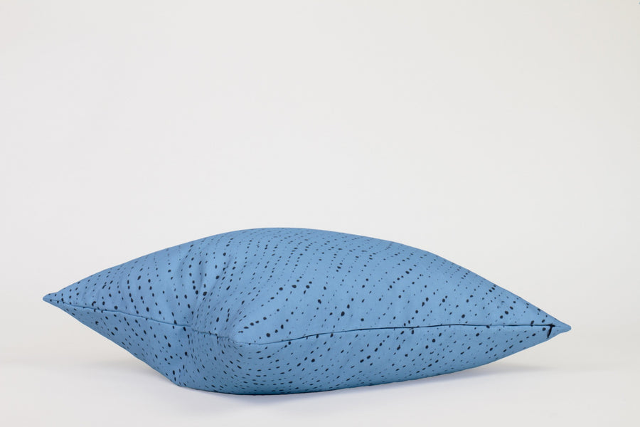Side view 20” x 20” 100% linen staccato nero shibori pillow in sky blue with hidden zipper