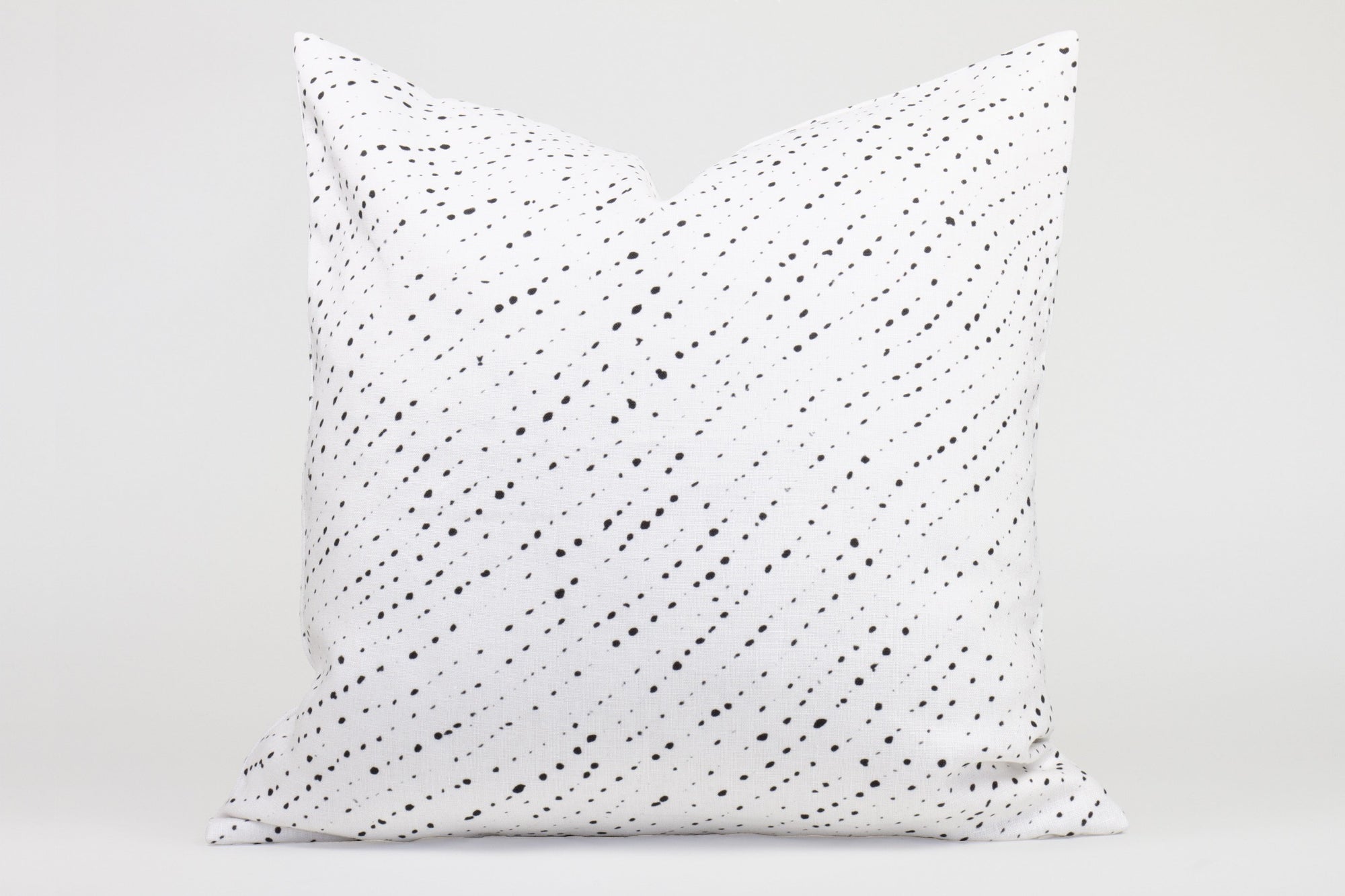 20” x 20” 100% linen reversible staccato nero shibori pillow in alabaster white